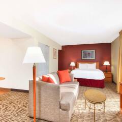 Отель Hawthorn Suites by Wyndham Airport East Hotel США, Колумбус - отзывы, цены и фото номеров - забронировать отель Hawthorn Suites by Wyndham Airport East Hotel онлайн комната для гостей фото 2