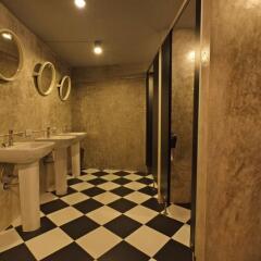 Everyday Bangkok Hostel Бангкок ванная