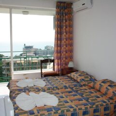 Hotel Varshava Золотые пески комната для гостей фото 2