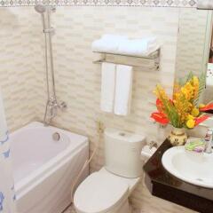 Отель Hanoi Harmony Hotel Вьетнам, Ханой - отзывы, цены и фото номеров - забронировать отель Hanoi Harmony Hotel онлайн ванная