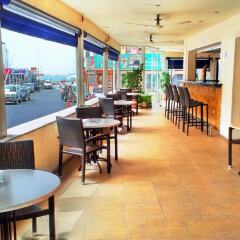 Daphne Hotel Apartments гостиничный бар