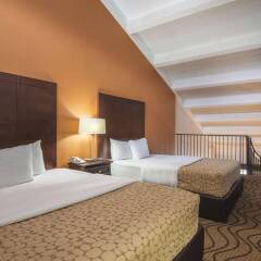 Отель Quality Inn and Suites Summit County комната для гостей фото 3