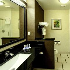 Отель Fairfield Inn & Suites by Marriott Meridian ванная