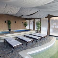 Отель Aparthotel Forest Glade Болгария, Чепеларе - отзывы, цены и фото номеров - забронировать отель Aparthotel Forest Glade онлайн бассейн