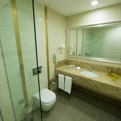 Отель Qafqaz Baku City Hotel and Residences Азербайджан, Баку - 9 отзывов об отеле, цены и фото номеров - забронировать отель Qafqaz Baku City Hotel and Residences онлайн ванная