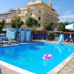 Отель Residence Record Римини бассейн
