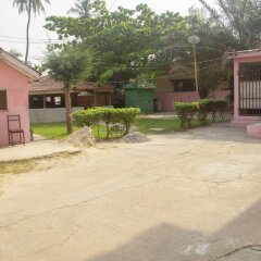 Pink Hostel парковка