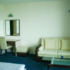 Peter Hotel Равда комната для гостей