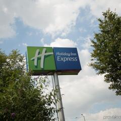 Отель Holiday Inn Express Liverpool-Knowsley M57, Jct.4 Великобритания, Ливерпуль - отзывы, цены и фото номеров - забронировать отель Holiday Inn Express Liverpool-Knowsley M57, Jct.4 онлайн спортивное сооружение