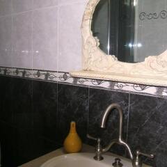 Отель Tina's Homestay Грузия, Тбилиси - отзывы, цены и фото номеров - забронировать отель Tina's Homestay онлайн ванная фото 2