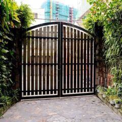 Отель Lush Home Saigon парковка