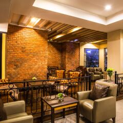 Отель Bangkok Cha-Da Hotel Таиланд, Бангкок - отзывы, цены и фото номеров - забронировать отель Bangkok Cha-Da Hotel онлайн гостиничный бар