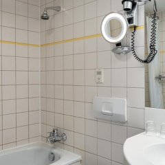 Отель NH Utrecht Нидерланды, Утрехт - 2 отзыва об отеле, цены и фото номеров - забронировать отель NH Utrecht онлайн ванная фото 3