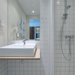 Отель Best Western Hotel City Ost Германия, Берлин - 1 отзыв об отеле, цены и фото номеров - забронировать отель Best Western Hotel City Ost онлайн ванная фото 2