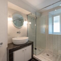 Отель Charming 2bed Apt Overlooking Duomo Италия, Флоренция - отзывы, цены и фото номеров - забронировать отель Charming 2bed Apt Overlooking Duomo онлайн ванная
