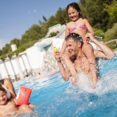 Отель Gartenhotel Moser Аппиано-сулла-Страда-дель-Вино бассейн