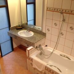 Отель Noble House Beach Resort ванная