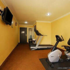 Отель Quality Inn & Suites Bell Gardens Белл Гарденс фитнесс-зал фото 3