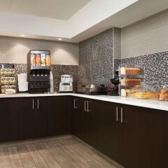 Отель Travelodge by Wyndham Toronto East Канада, Торонто - отзывы, цены и фото номеров - забронировать отель Travelodge by Wyndham Toronto East онлайн питание фото 3