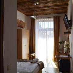 Отель Aparthotel Pergamin Польша, Краков - 4 отзыва об отеле, цены и фото номеров - забронировать отель Aparthotel Pergamin онлайн комната для гостей фото 3