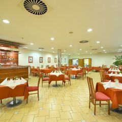 Отель Ramada Airport Hotel Prague Чехия, Прага - 2 отзыва об отеле, цены и фото номеров - забронировать отель Ramada Airport Hotel Prague онлайн фото 16