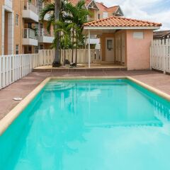 Отель Kingston Most Centrally Located Two Bdrm бассейн фото 2