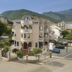 Vila Lux Hotel парковка
