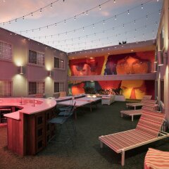 Отель The Kinney Venice Beach гостиничный бар