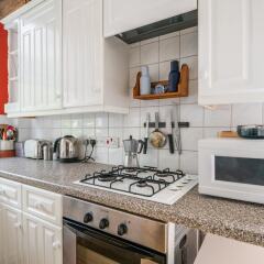 Отель Enchanting Home by Holloway Road Station в номере