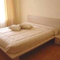 Отель Golden Beach Aparthotel Солнечный берег комната для гостей