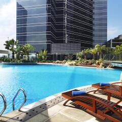 Отель Sheraton Shenzhen Futian Hotel Китай, Шэньчжэнь - отзывы, цены и фото номеров - забронировать отель Sheraton Shenzhen Futian Hotel онлайн бассейн фото 2