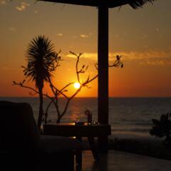 Отель NgapaliI Bay Villas & Spa пляж
