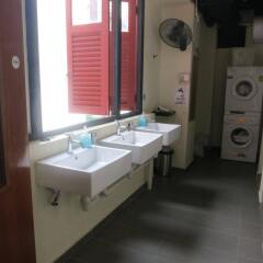 Отель Rucksack Inn Temple Street Сингапур ванная