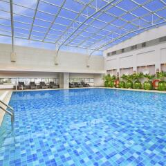 Sheraton Chengdu Lido Hotel бассейн