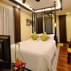 Отель KOI Resort and Spa Hoi An сейф в номере