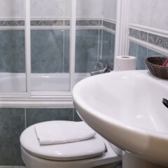 Отель Hostal Tokio Испания, Мадрид - 1 отзыв об отеле, цены и фото номеров - забронировать отель Hostal Tokio онлайн ванная