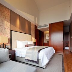 Отель Jinling Resort Tianquan Lake сейф в номере