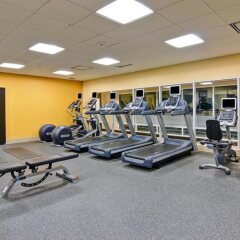 Отель Hampton Inn by Hilton Toronto Airport Corporate Centre Канада, Торонто - отзывы, цены и фото номеров - забронировать отель Hampton Inn by Hilton Toronto Airport Corporate Centre онлайн фитнесс-зал фото 3