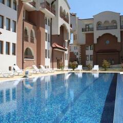 Sunrise Club Apart Hotel Равда бассейн