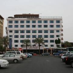 Mina Hotel парковка