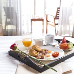 Отель Beyond Resort Karon Пхукет в номере