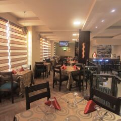 Oakspring Hotel & Luxury Suites питание