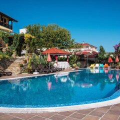 Отель Chiflika Family Hotel Болгария, Асеновград - отзывы, цены и фото номеров - забронировать отель Chiflika Family Hotel онлайн бассейн фото 3