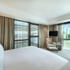 Legend Hotel Lagos Airport, Curio Collection by Hilton комната для гостей фото 2