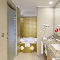 Royal Holiday Palace Турция, Кунду - 4 отзыва об отеле, цены и фото номеров - забронировать отель Royal Holiday Palace онлайн ванная фото 2