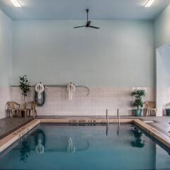Отель Quality Inn Niagara Falls США, Ниагара-Фолс - отзывы, цены и фото номеров - забронировать отель Quality Inn Niagara Falls онлайн бассейн фото 2