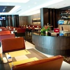 Отель Kingston Suites Bangkok гостиничный бар