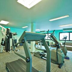 Отель Admiral Suites Sukhumvit 22 By Compass Hospitality Бангкок фитнесс-зал фото 2