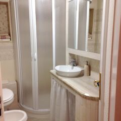 Апартаменты Apartment With 2 Bedrooms in Crispiano, With Pool Access, Enclosed Garden and Wifi - 10 km From the Beach Криспьяно ванная фото 2