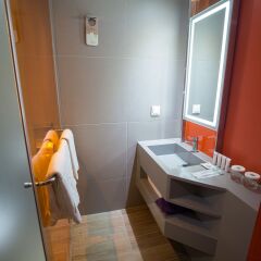 Отель ibis Styles Ambassador Seoul Gangnam Южная Корея, Сеул - 2 отзыва об отеле, цены и фото номеров - забронировать отель ibis Styles Ambassador Seoul Gangnam онлайн ванная фото 2